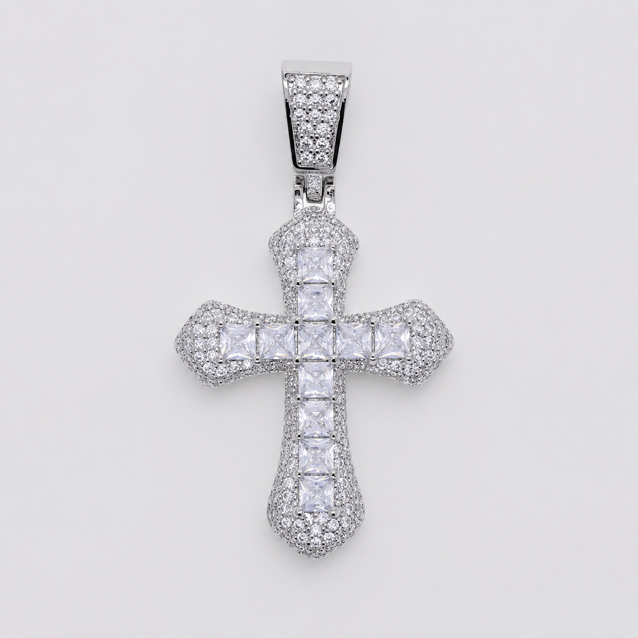 SQUARE CUT/PAVÉ SETTING CROSS PENDANT (WHITE GOLD)